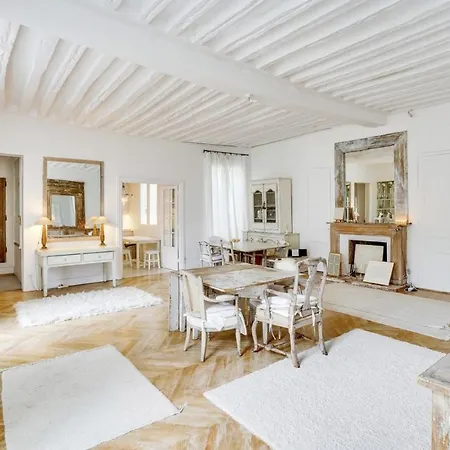 Beautiful With Large Bright Living Apartment