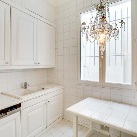 Apartment Beautiful With Large Bright Living