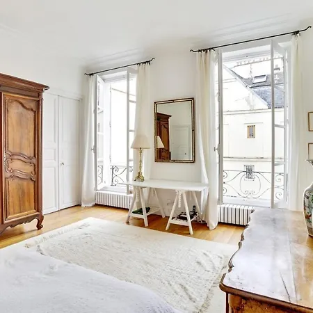 Beautiful With Large Bright Living Paris