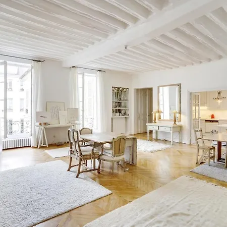 Beautiful With Large Bright Living *